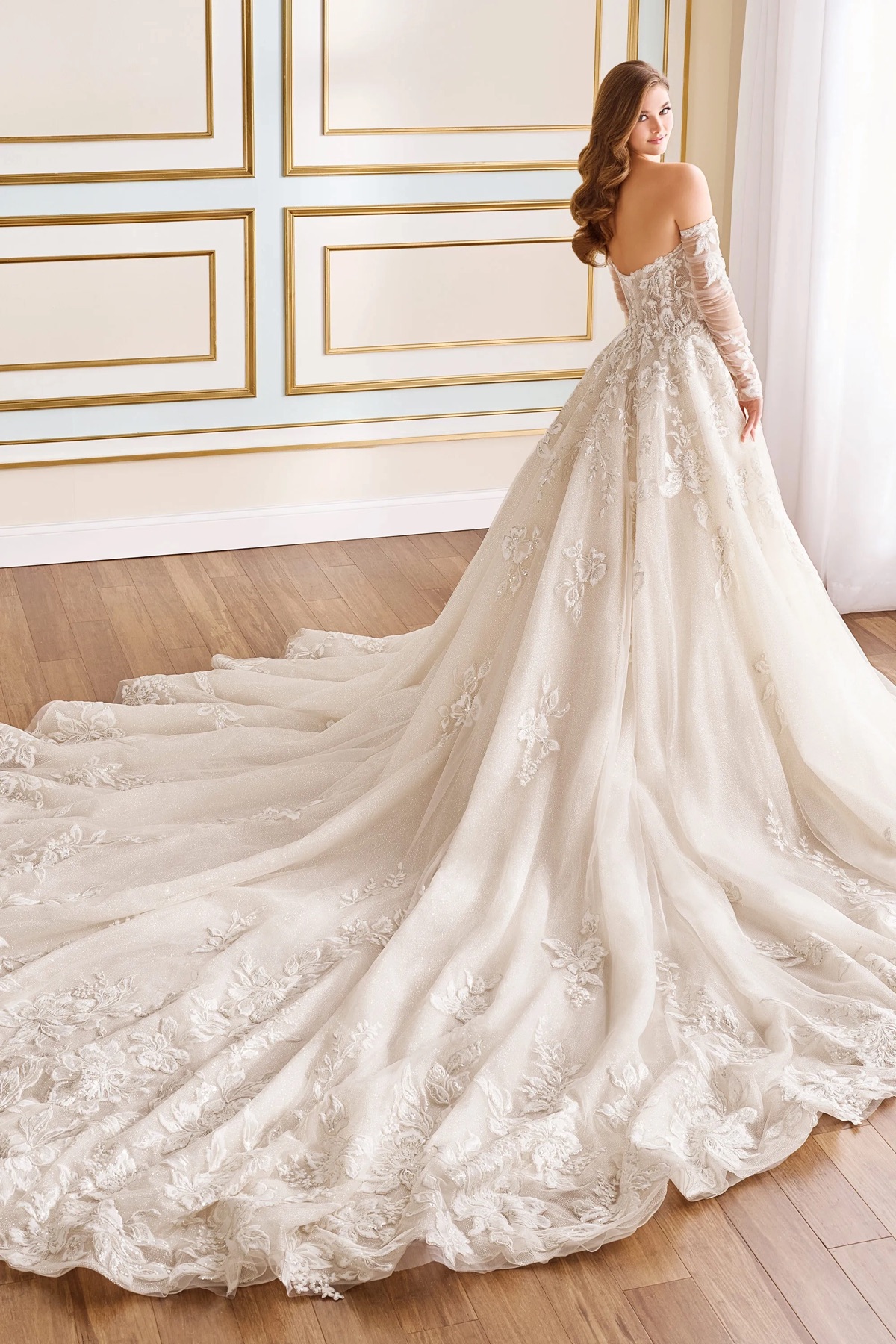 MT9102 Amarílis - Martin Thornburg Wedding Dress - White Rose Bridal Newark NJ (view 2)