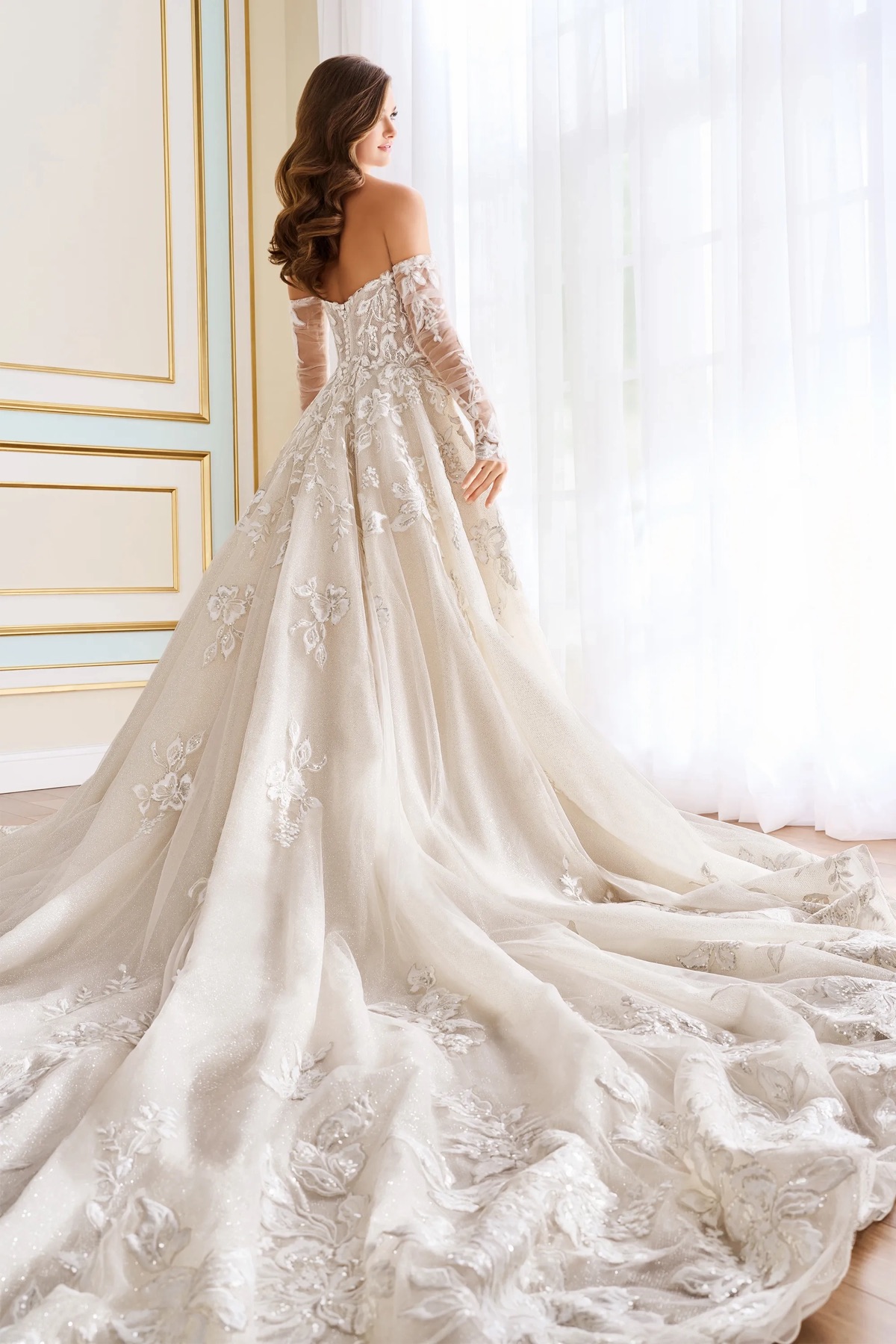 MT9102 Amarílis - Martin Thornburg Wedding Dress - White Rose Bridal Newark NJ (view 3)