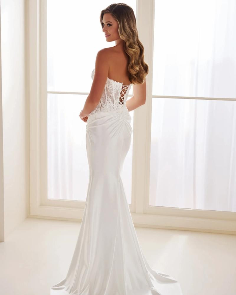 E606 Enchanting Mon Cheri Bridals