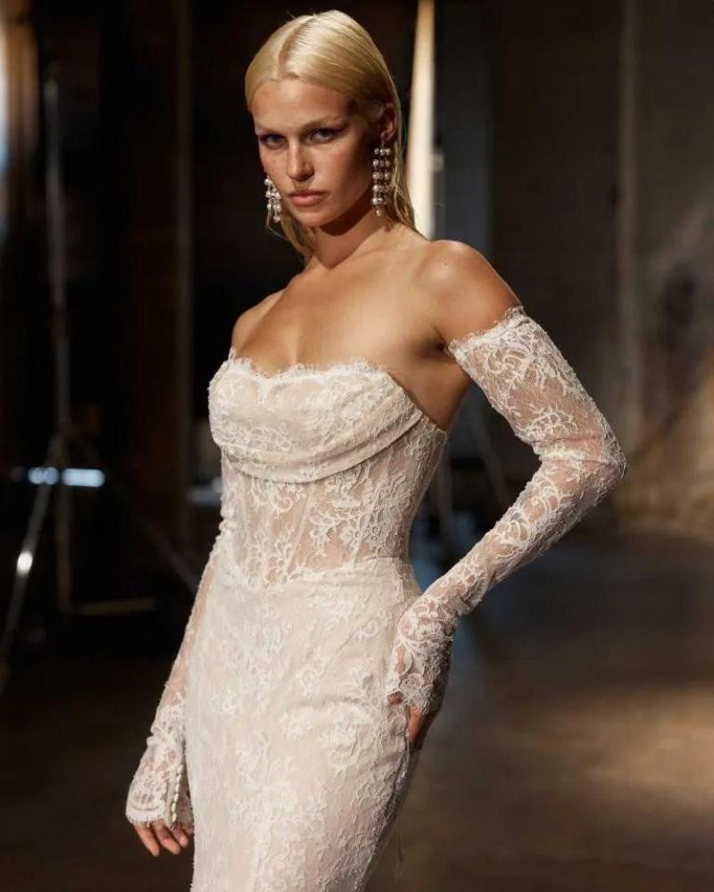 Roxanne - Evie Young